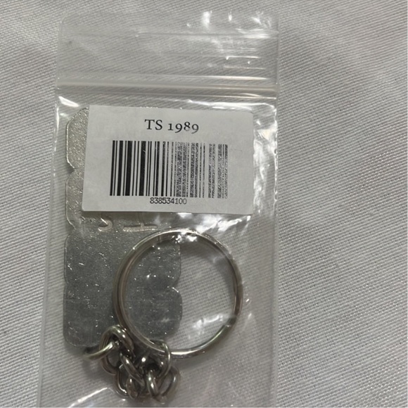 Official Merch Keychain 1989 Taylor Swift Original Collection Taylor’s Version - Picture 2 of 4